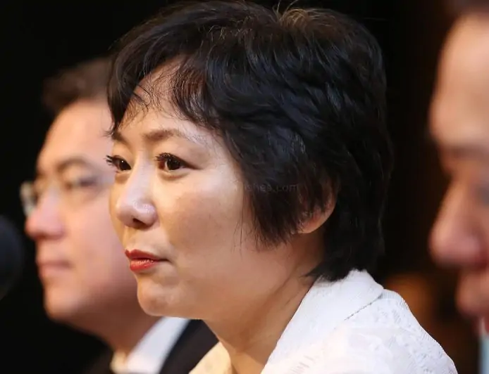 World Richest Woman 2022 - Wu Yajun Wiki, Bio, Net Worth, Height, Age, Quotes, Wishes, Messages