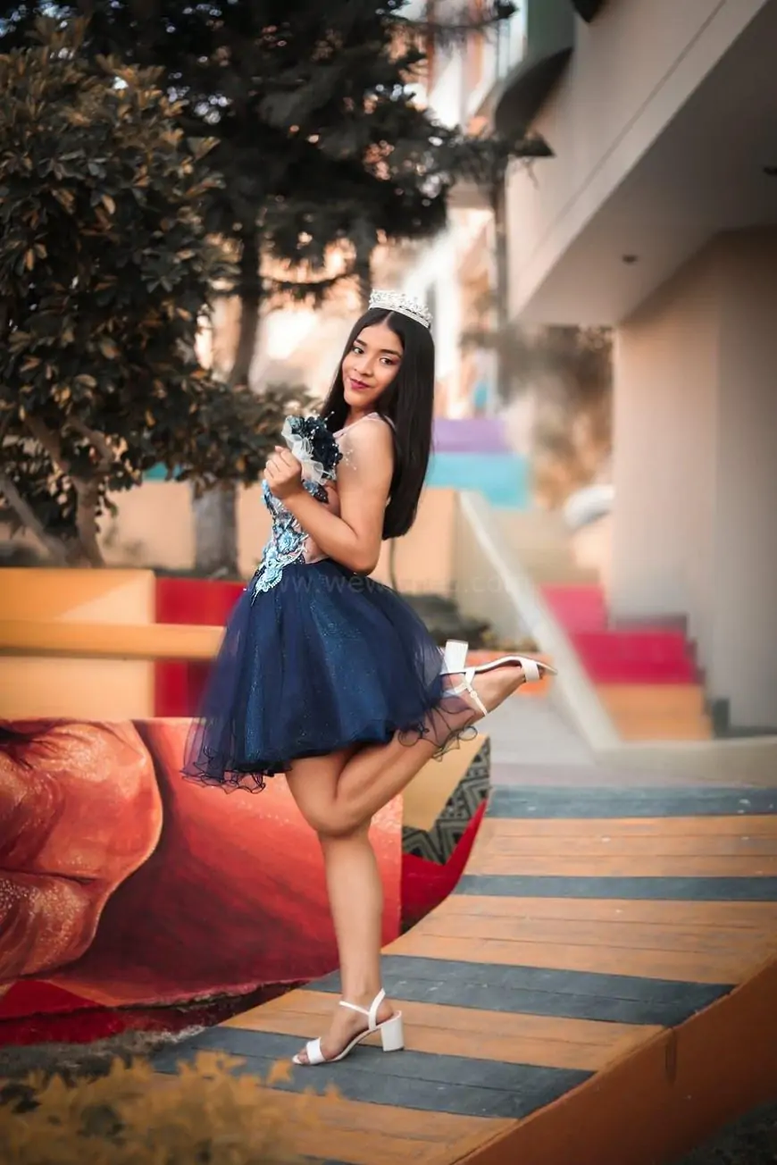 How to Wear A Short Dress in Celebrity Style - Easy Style a Short Dress