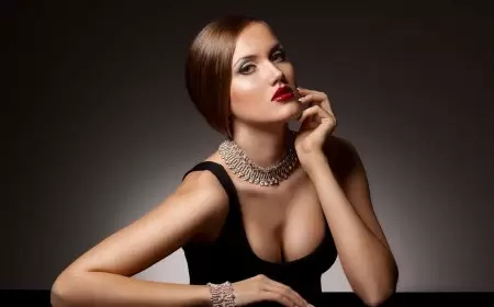 Add a Touch of Elegance to Celebrations with Simple Diamond Necklaces Add a Touch of Elegance to Celebrations with Simple Diamond Necklaces