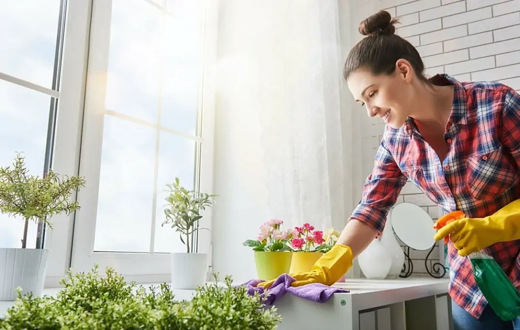 How to Achieve a Spotless Home with Top-to-Bottom Cleaning