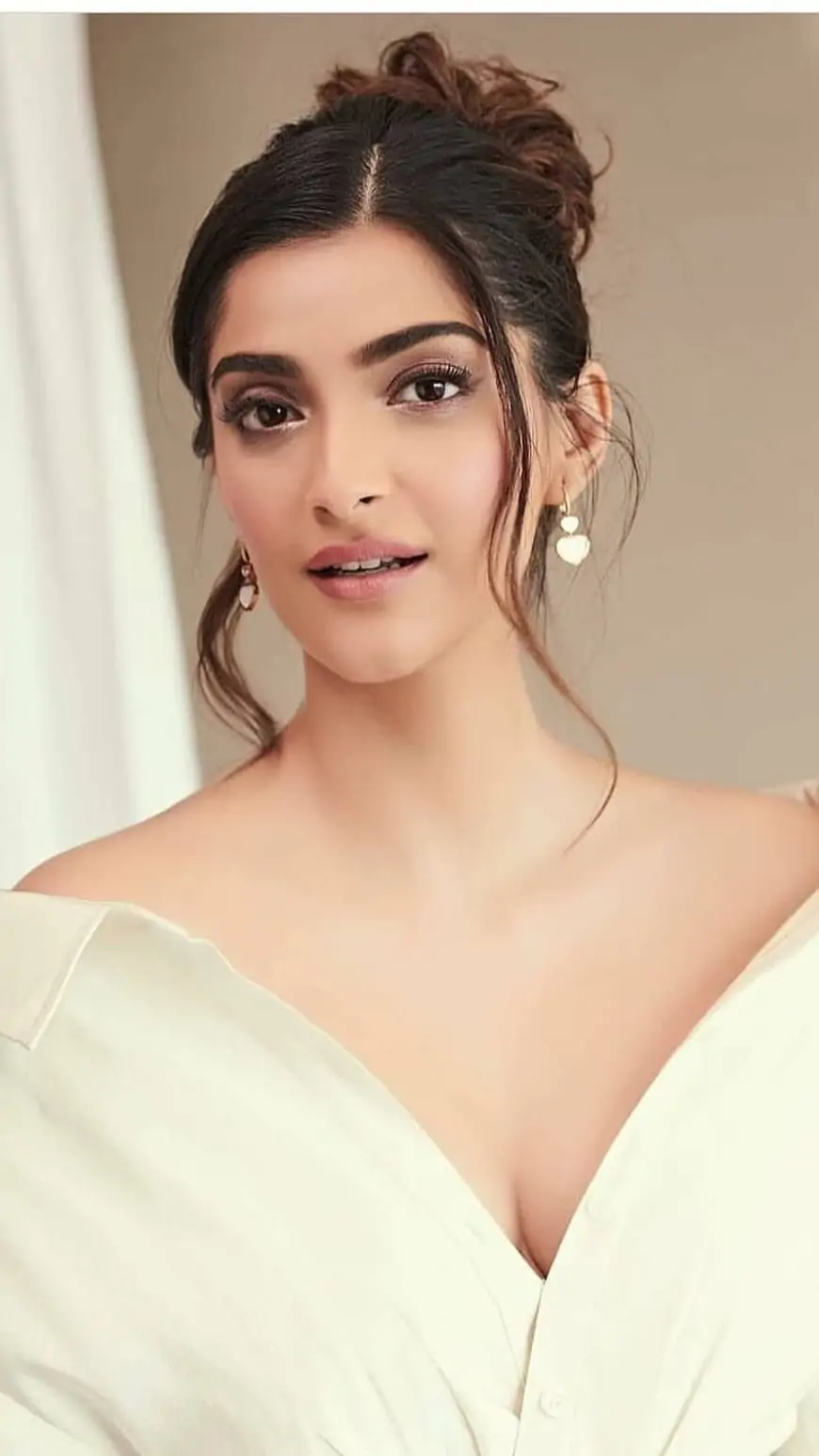 Sonam Kapoor Biography: Age, Husband, Family, Net Worth and More