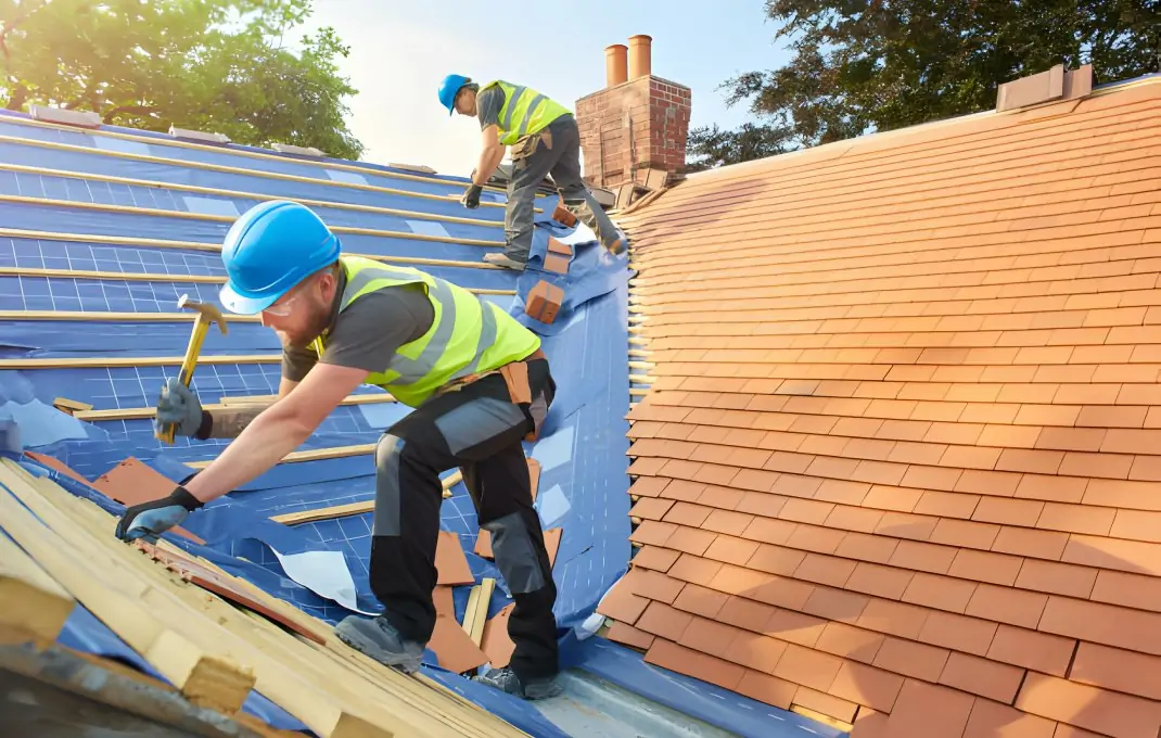 7 Must-Have Items for Your Roof Maintenance Checklist