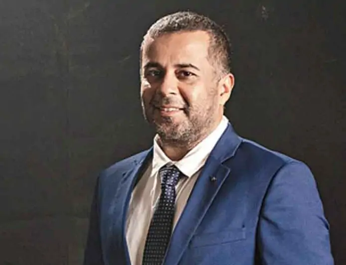 Chetan Bhagat Biography – Age, Wife, Family, Education, Success Story and More