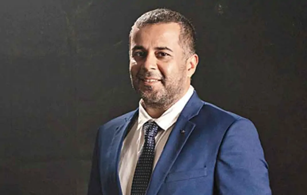 Chetan Bhagat Biography – Age, Wife, Family, Education, Success Story and More