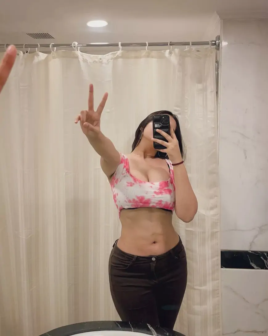 Ayesha Khan hot pic, nudes