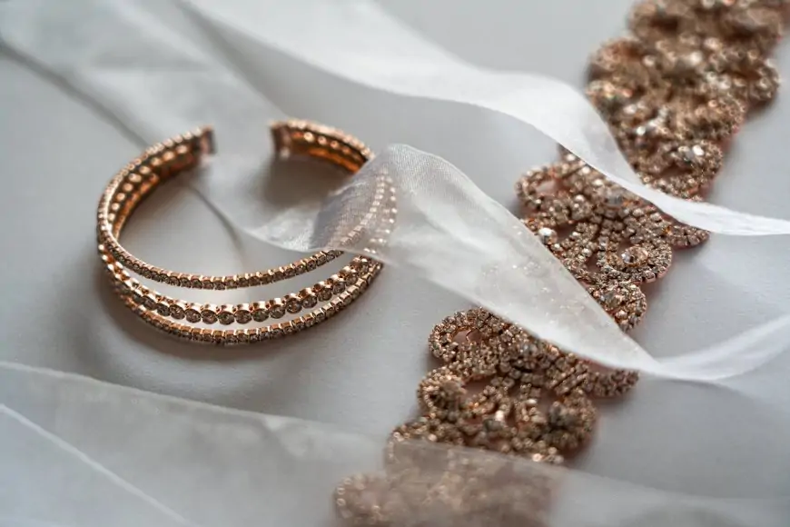 Diamond Bangles Buying Guide: Navigate the 4Cs and Style to Find Your Match 