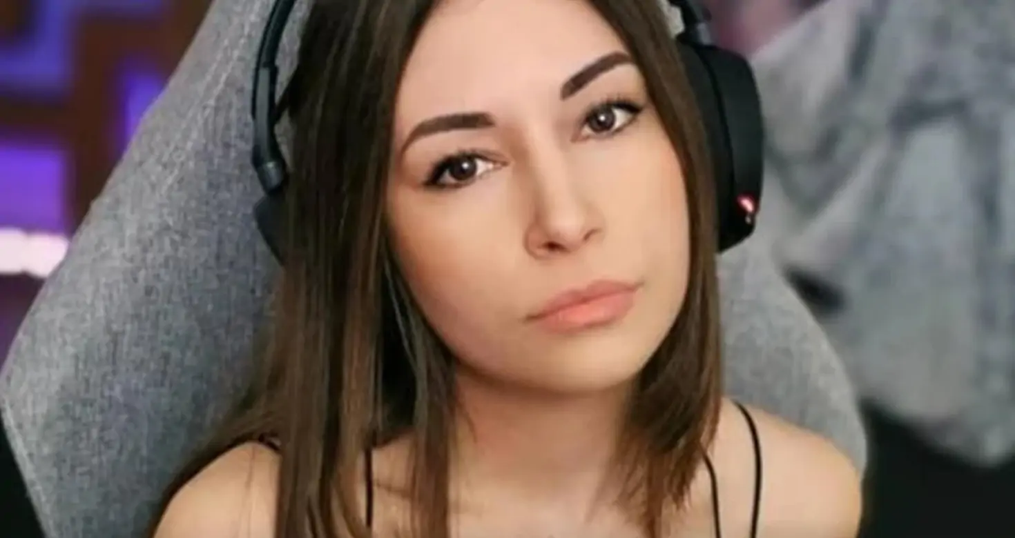 What’s LovelyLo Real Name?