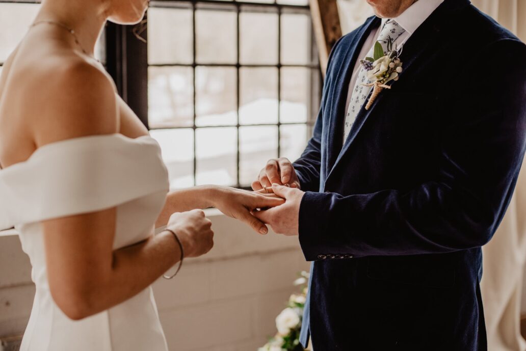 5 Best Gift Ideas for Ring Ceremony for Love Couple – We Wishes